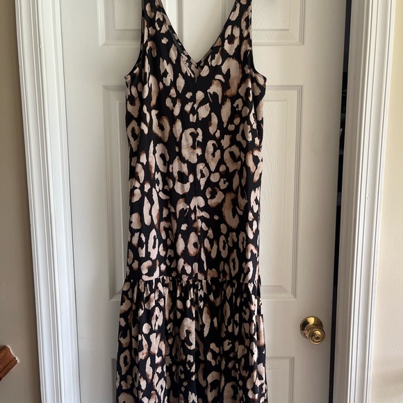 EUC Women’s H&M animal print V-neck dress size M - Picture 2 of 4